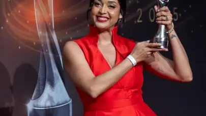 Angely Báez se destaca como locutora en Premios Soberano