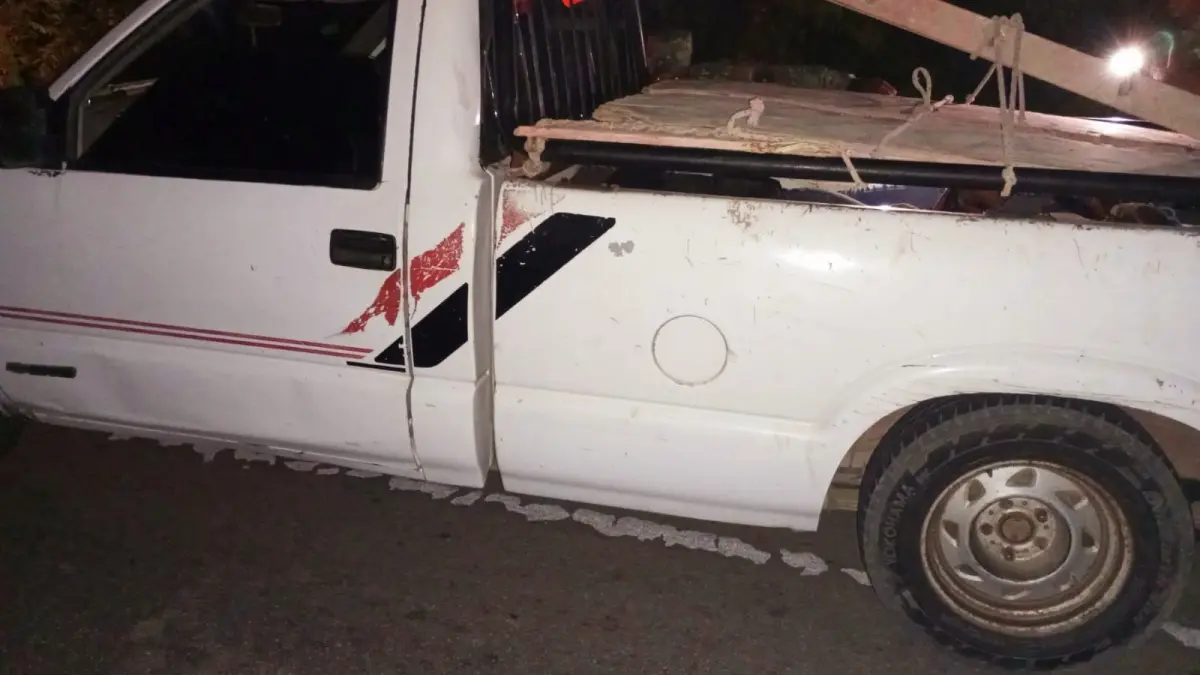 Apresan hombre ocultaba indocumentados debajo de tablas de madera en una camioneta en San Juan de la Maguana