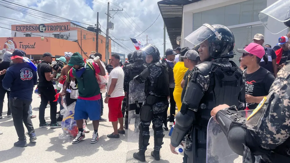 Policía detiene a 32 personas por disturbios en marcha de Friusa