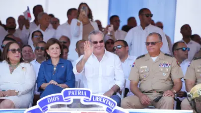 Presidente Abinader encabeza desfile por el 181 aniversario de la Batalla del 30 de Marzo en Santiago