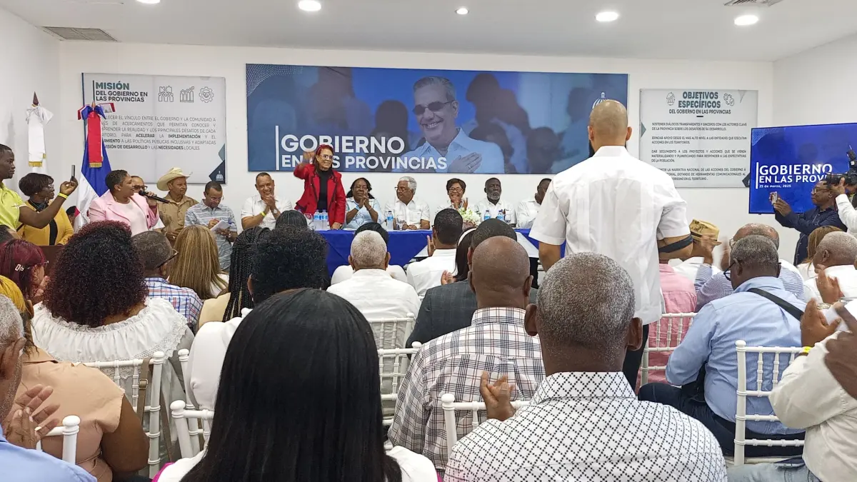 Vicealcaldesa Nelly Núñez solicita pavimentación urgente de las calles de Boca Chica