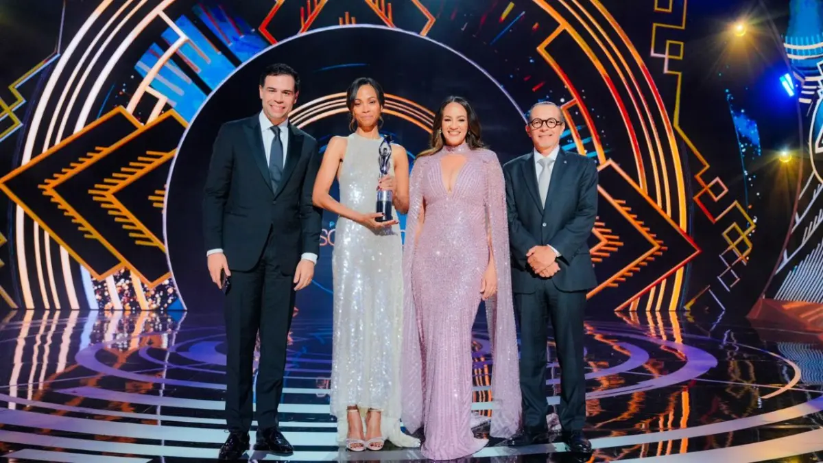 Zoe Saldaña se roba el show en los Premios Soberano