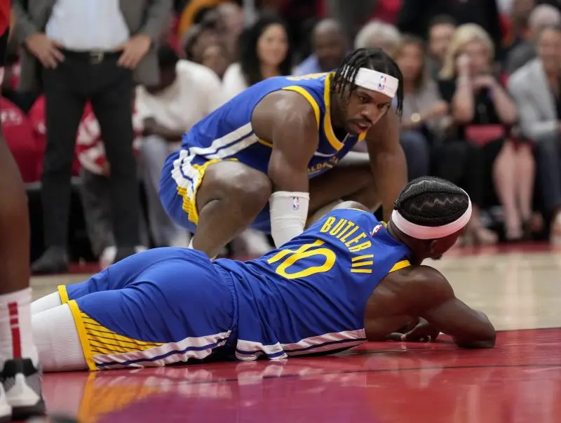 Houston supera a Golden State 109-94, mientras Jimmy Butler sufre lesión