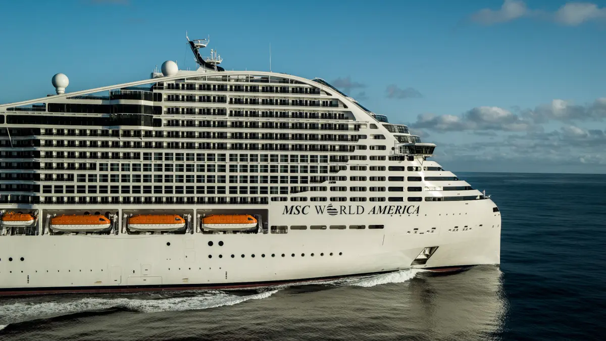 Exclusivo barco de cruceros inicia su travesía con parada en Puerto Plata