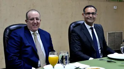 Economistas descartan crisis macroeconómica en RD; dicen mercado someterá a Donald Trump