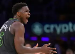 Anthony Edwards, multado con $50,000 dólares por lenguaje inapropiado