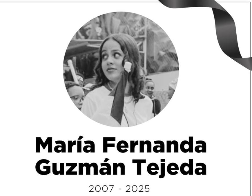 Retrato memorial en blanco y negro, cinta negra.