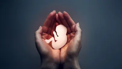 Una mujer que aborte sin ningún tipo de causal enfrentaría de 5 a 10 años de prisión, según anteproyecto del Código Penal