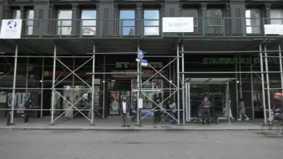 Nueva York aprueba varias leyes para retirar andamios que llevan años en pie