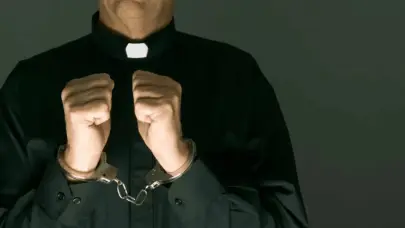 Arrestan a un sacerdote en Italia por atropellar a una joven motorista y darse a la fuga