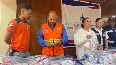 Gobernación provincia Duarte entrega botiquines de primeros auxilios para operativo Semana Santa 2025