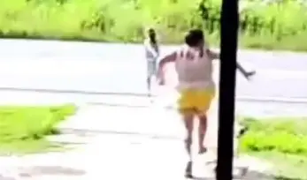 Por cuestión de segundos, madre salva a su hija autista de ser atropellada en Brasil