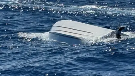 Guardia Costera suspende búsqueda de cinco desaparecidos tras naufragio en la costa de Florida