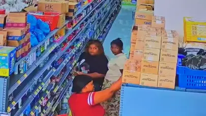 C&aacute;mara de vigilancia capta momento en que mujeres roban en tienda de Bayaguana