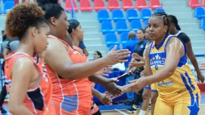 San Carlos y Mauricio Báez vuelven a ganar en torneo basket superior femenino distrital