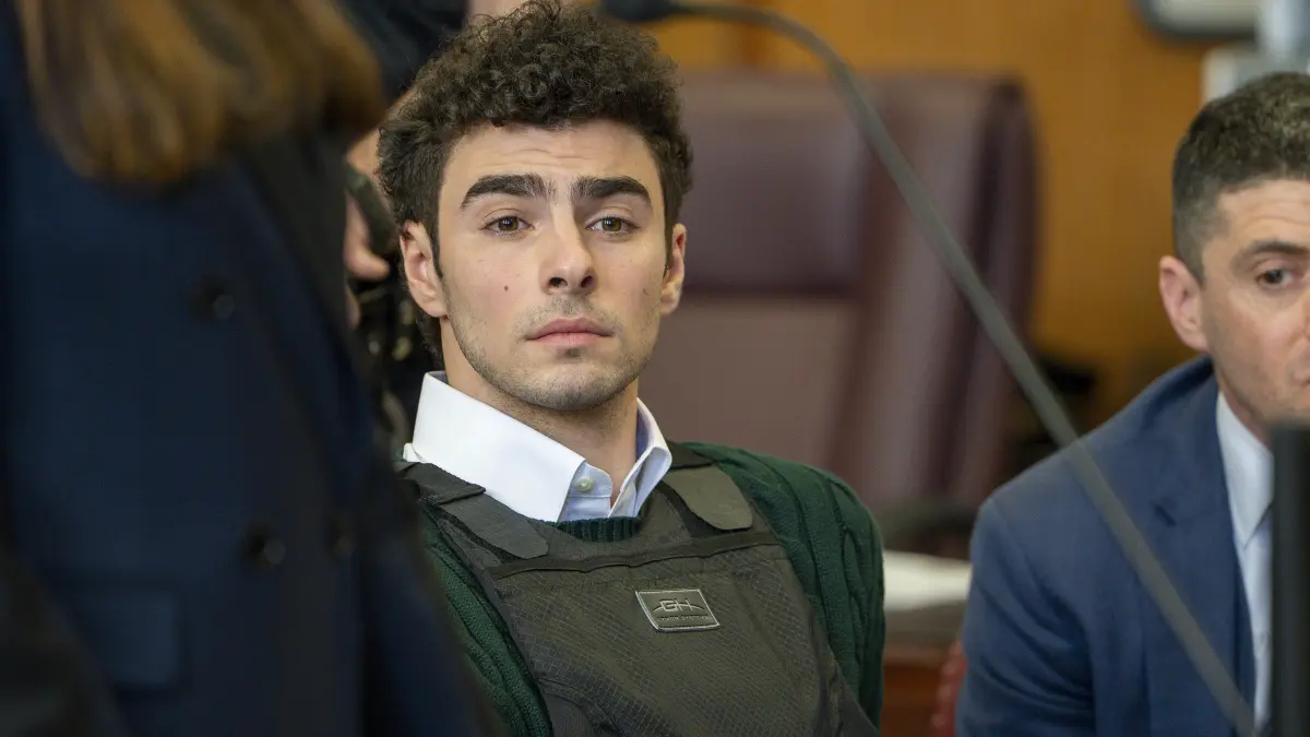 La defensa de Luigi Mangione dice que Gobierno EEUU lo intenta asesinar por razones políticas