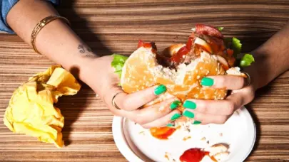 El consumo de grasas y az&uacute;cares en exceso afecta la memoria espacial de los adultos j&oacute;venes