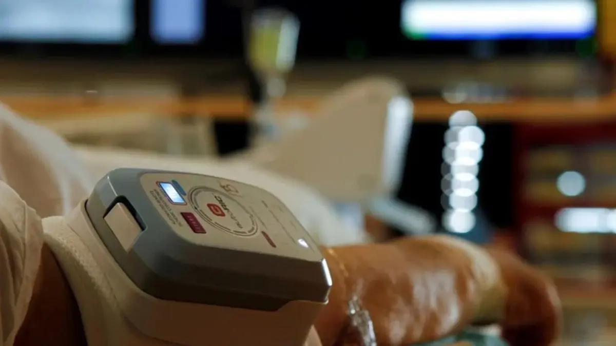 Encuentran micronanoplásticos en la placa que obstruye las arterias del cuello