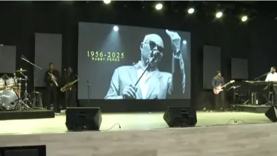 Familiares y amigos del merenguero Rubby Pérez se reúnen en la iglesia Mahanaim para servicio memorial