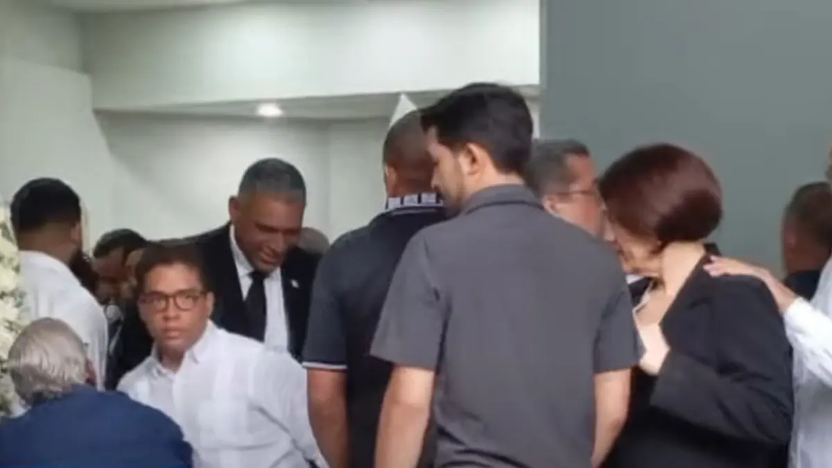 Personalidades asisten a funeral del hijo de Eduardo Estrella