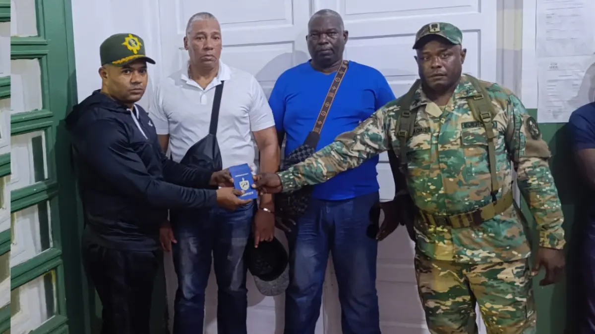 Ejército detiene dos cubanos con estatus migratorio irregular en Mao