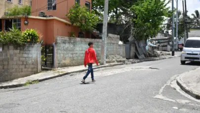 Aterrorizados por delincuentes en Los Cerros del Paraíso en Santo Domingo Norte
