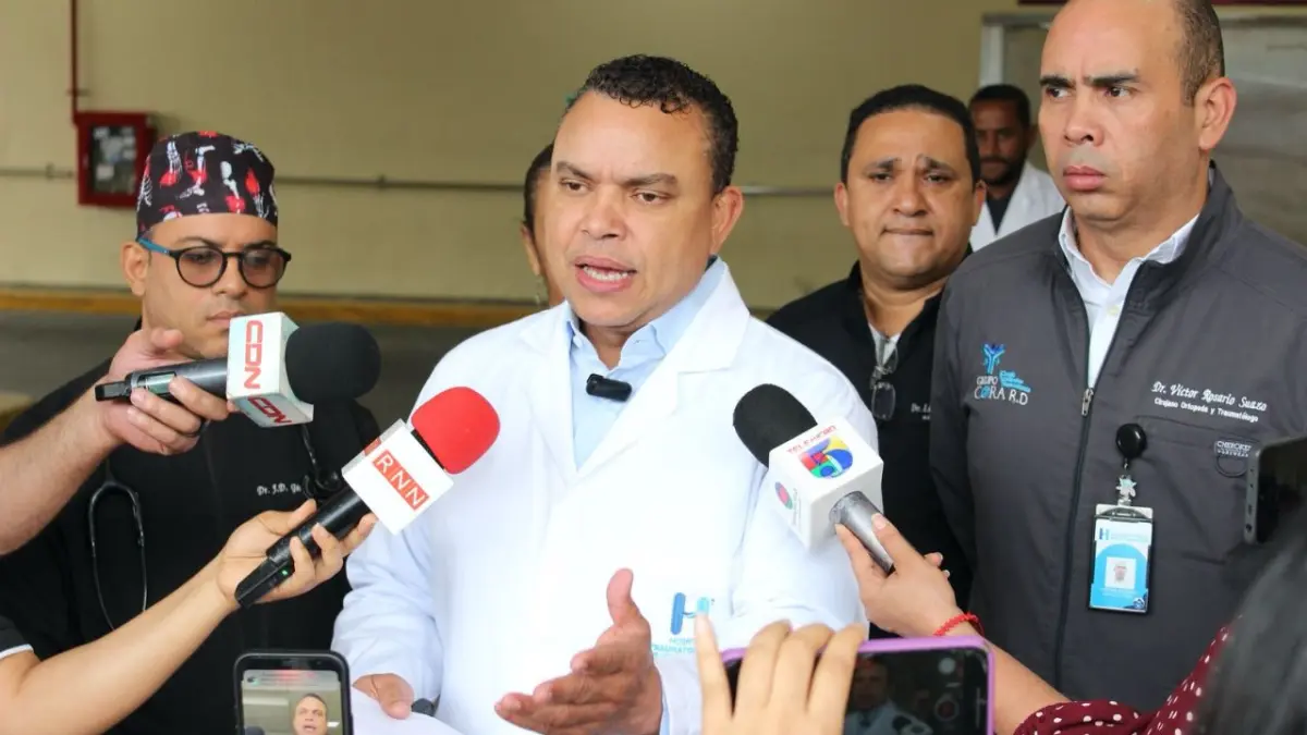 Ney Arias Lora continúa brindando asistencia especializada a 21 pacientes en estado delicado