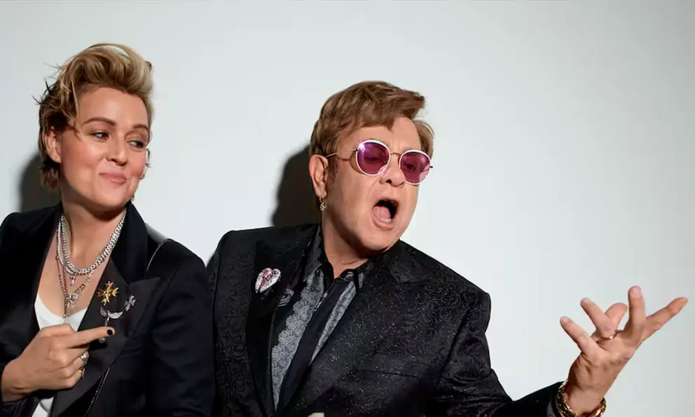 El nuevo disco de Elton John junto a Brandi Carlile sale a la venta entre elogios