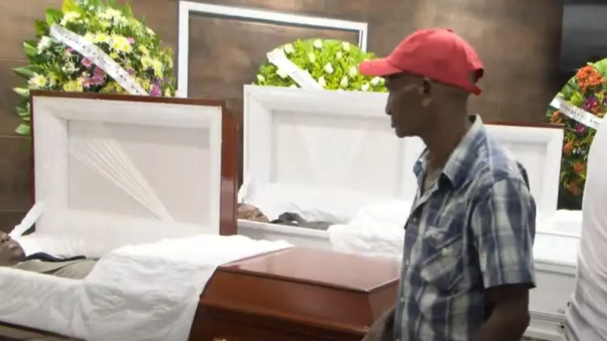 En medio del dolor, velan a las víctimas de la masacre familiar