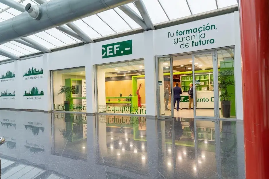 Expertos del CEF.- Santo Domingo destacan oportunidades para RD en medio de la incertidumbre económica global