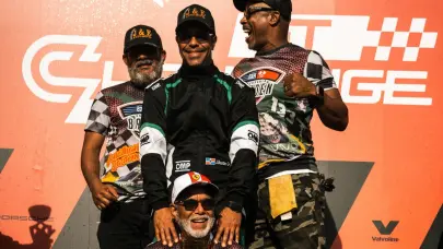 Jonathan Basden se luce en el inicio del campeonato nacional de automovilismo