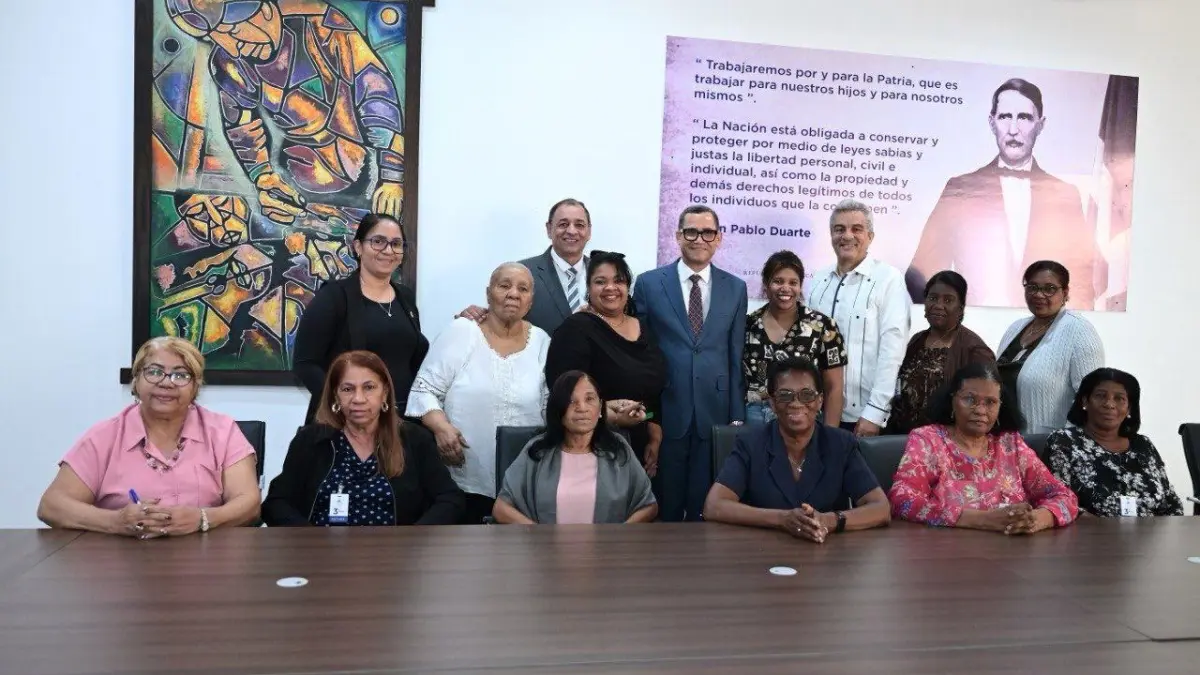 Gobierno anuncia aumento salarial del 30 % para las trabajadoras del hogar