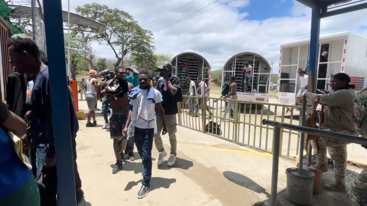 Lee Ballester supervisa la base operaciones de Friusa.