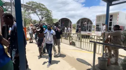Lee Ballester supervisa la base operaciones de Friusa.