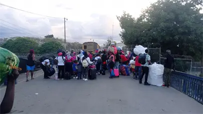 Haitianos contin&uacute;an march&aacute;ndose a su pa&iacute;s de forma voluntaria por Dajab&oacute;n