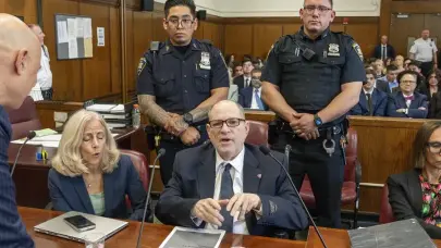 Fiscal&iacute;a y defensa anticipan ardua batalla en primera sesi&oacute;n del nuevo juicio a Weinstein