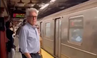 Captan a Harrison Ford en el Metro de Nueva York