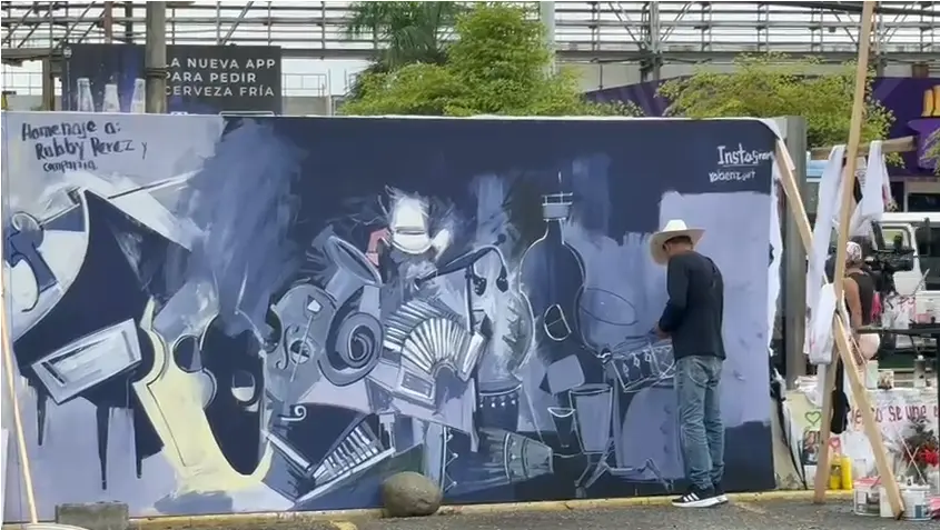 Roberto Márquez: el pintor mexicano que busca llevar esperanza con mural tras la tragedia del Jet Set