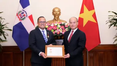 Vietnam condecora a Jaime Francisco Rodríguez por su excelencia diplomática y contribuciones al fortalecimiento de las relaciones bilaterales