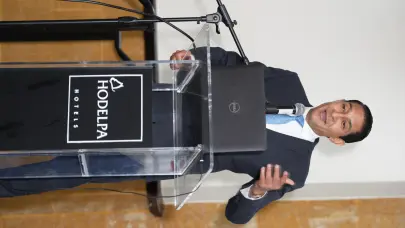 Iván Gastón imparte conferencia “Visión Histórica Geopolítica de la Española” en Santiago