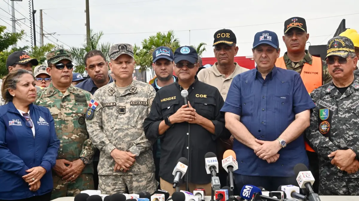 Así recibieron al director del COE luego de las labores de rescate en el desplome del Jet Set