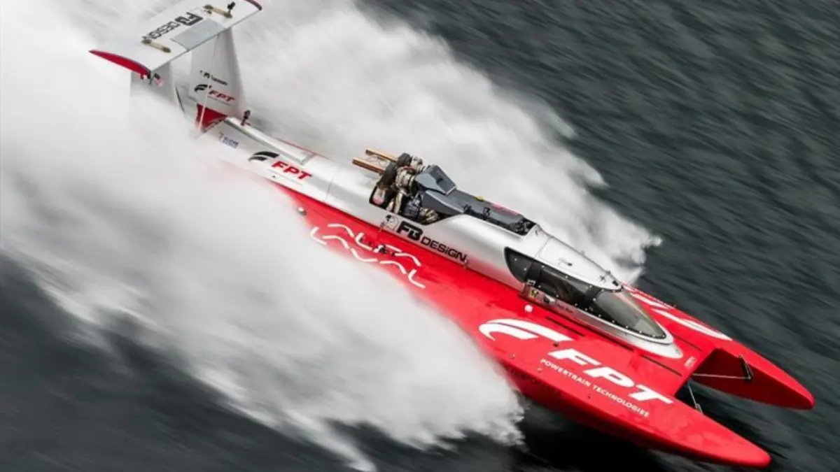 Una lancha rompe récord de velocidad en el lago Havasu