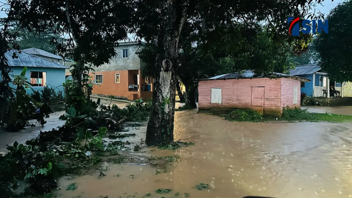 Inundación sin precedentes afecta comunidad de La Barbacoa, en El Limón