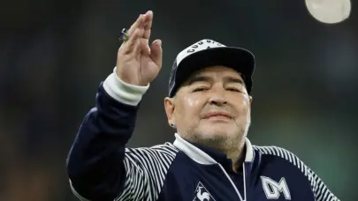 Médico de Maradona falsificó informe y mintió sobre haber operado al ídolo, según testigo