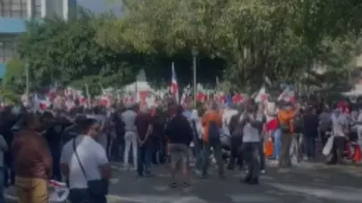 Decenas marchan en defensa de la soberanía