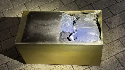 Incautan 13 paquetes de marihuana camuflados en caja de metal tipo baúl