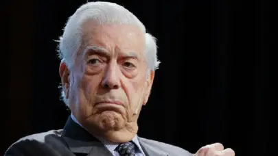 Decisi&oacute;n del escritor: Vargas Llosa sin ceremonias p&uacute;blicas