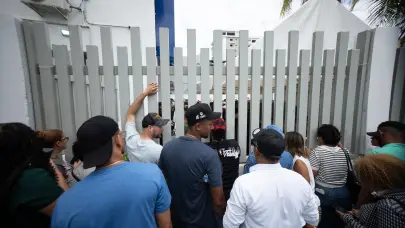 Suspenden tránsito en calle Arístides Fiallo Cabral por congestión en área de Patología Forense