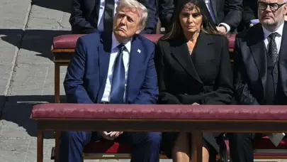 Melania Trump dice que rez&oacute; por la paz en el mundo durante el funeral del papa Francisco