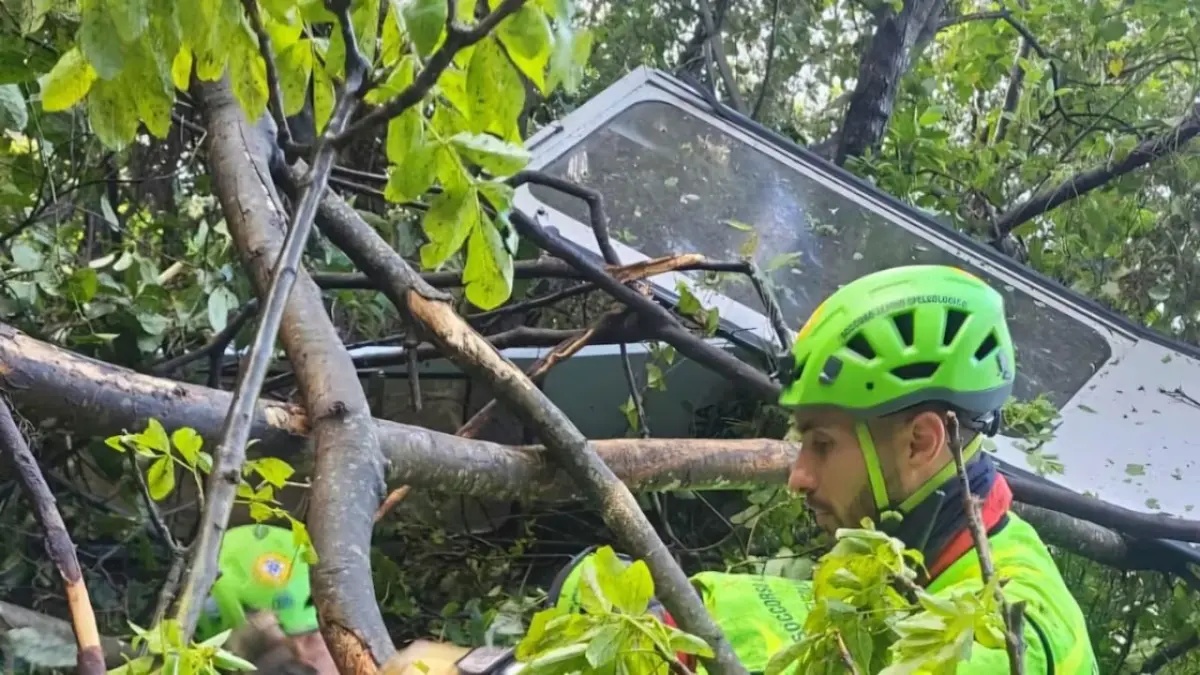 Al menos cuatro muertos tras caer teleférico en Italia